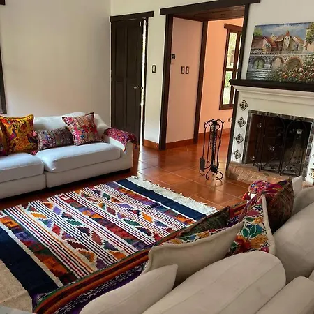 The View House- Antigua Guatemala Toda La Casa
